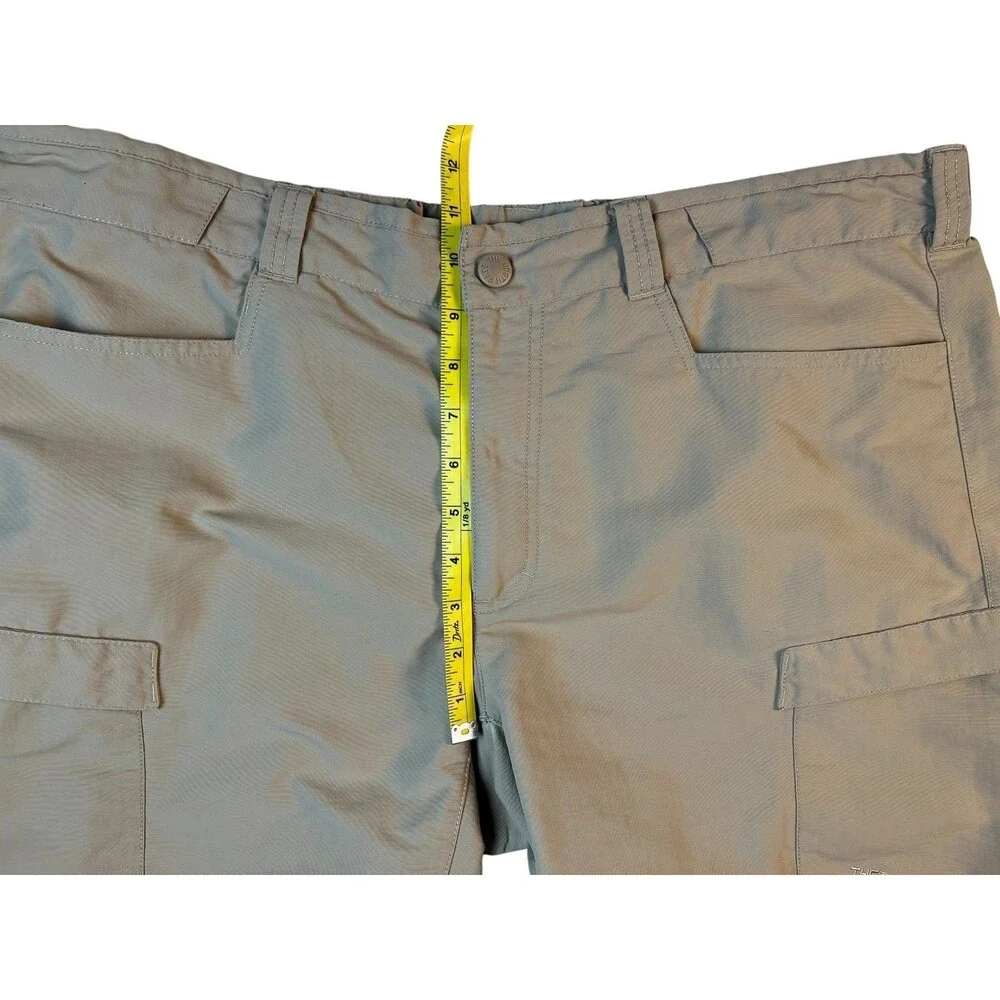 The North Face Men's Elastic Waist Khaki Nylon Outdoor Cargo Shorts  Size 40